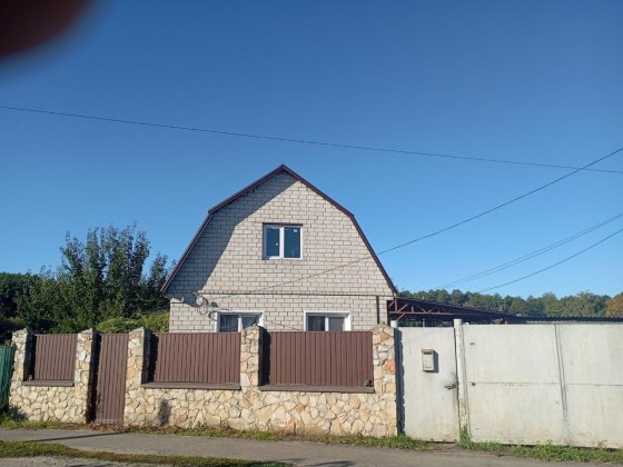 Будинок з присадибною ділянкою Глухов