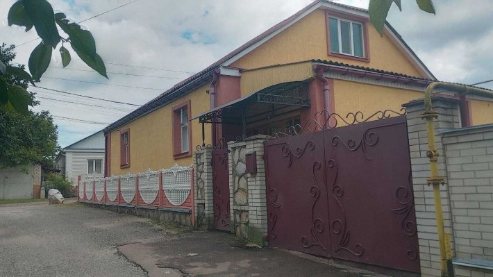 Продається будинок з усіма зручностями в м.Глухів. - фото 1