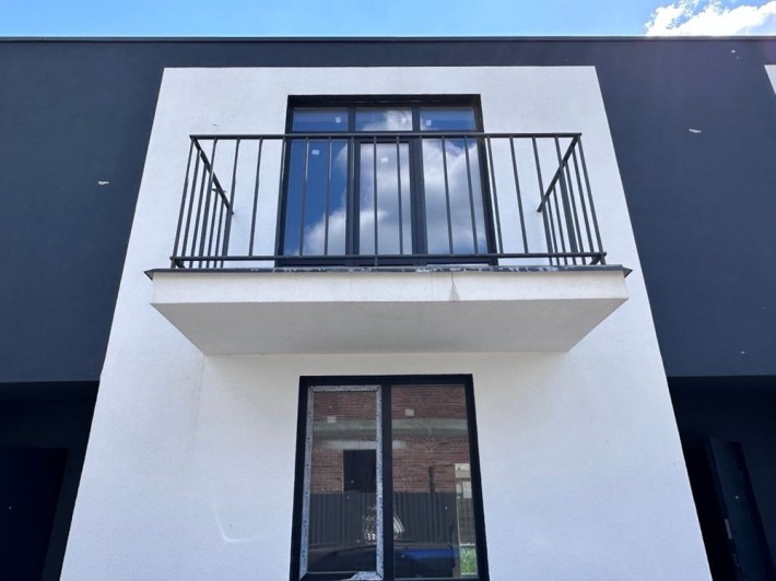 Просторий таунахус в серці Гостомеля - фото 1