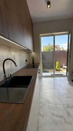 Одноповерховий таунхаус з ремонтом, технікою та меблями в Гостомелі. - фото 1