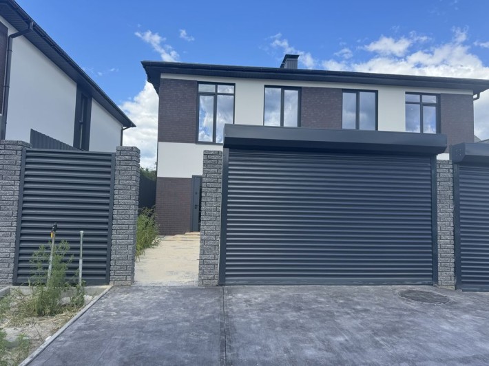 Будинок-дуплекс ТОП локація-біля озера в м.Гостомель - фото 1