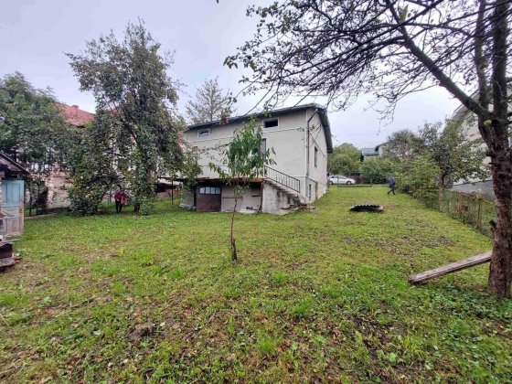 Продаю просторий будинок з комунікаціями в м.Долина Долина