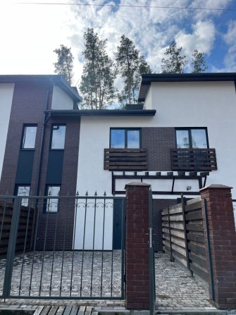 Таунхаус з переднім двором - вихід в парк Щасливий, центр.комунікації - фото 1