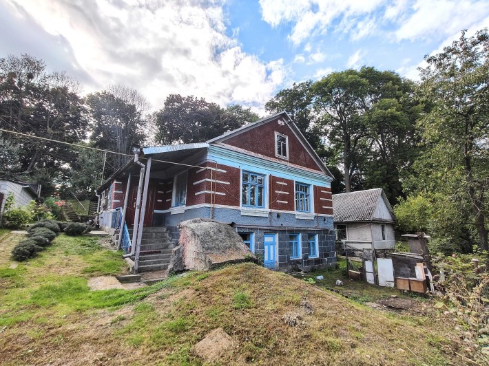 Половина будинку на великій земельній ділянці в районі великого базару - фото 1