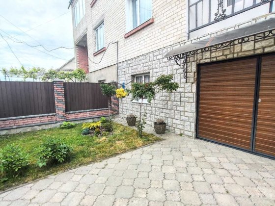 Котедж (будинок, дуплекс) на затишній вулиці. Дубно