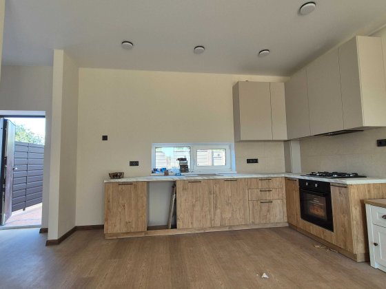 Класнючий якісний таунхаус з ремонтом, центр.комунікації в Гостомелі! Гостомель