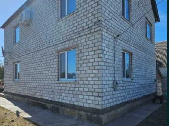 Продам дом в Змиеве .Участок 10 сот. Газовое отопление. Тихий районTB Змиев