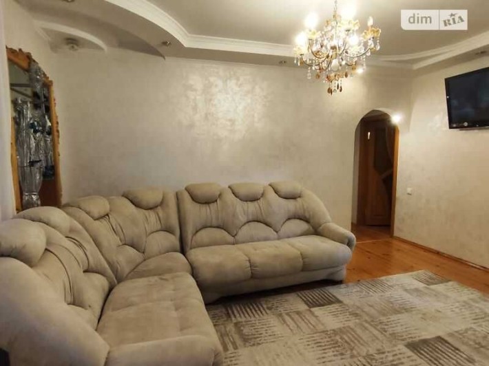 Продаж будинку з гаражем і ділянкою на 6 соток, вул. Коротка - фото 1