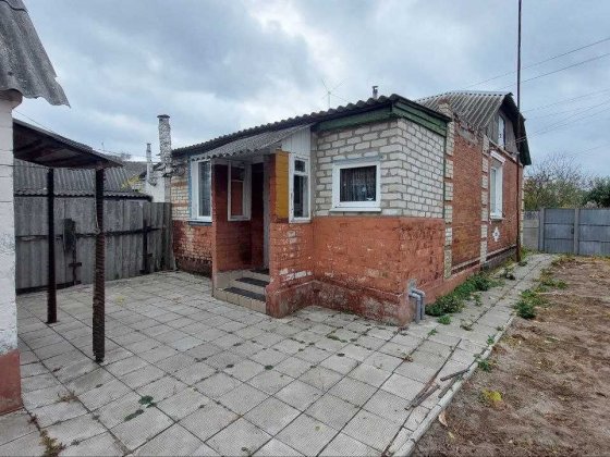 Продам пол дома г. Змиев Змиев