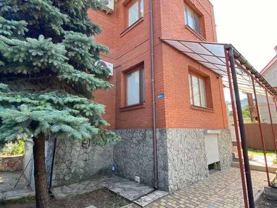 Продам капитальный дом в Черноморске в классном месте