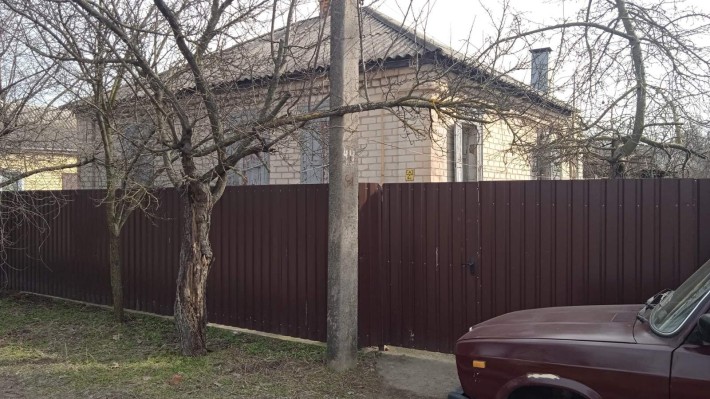Срочно Продам дом в г Изюм рядом с ЖД рынком, торг - фото 1