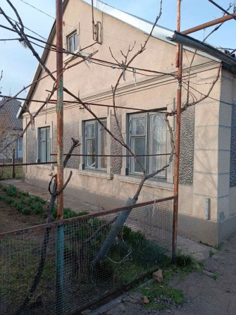 Продам дом в Измаиле 100 кв м с земельным участком 7 соток . - фото 1