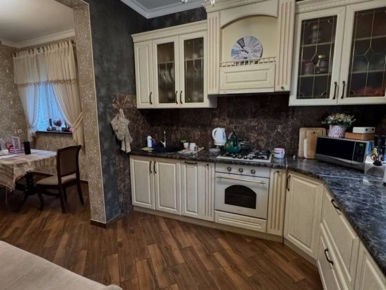 Продам дом с двумя гаражами