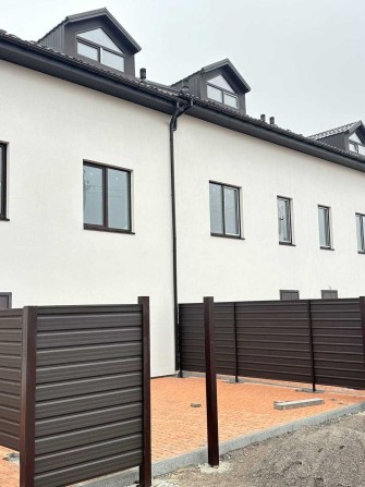 Залишився тільки один: таунхаус зі штукатуркою за ціною 55 000 дол! - фото 1