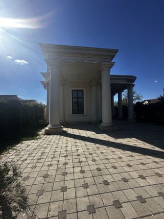 Дом в городе, лучшее расположение ! - фото 1