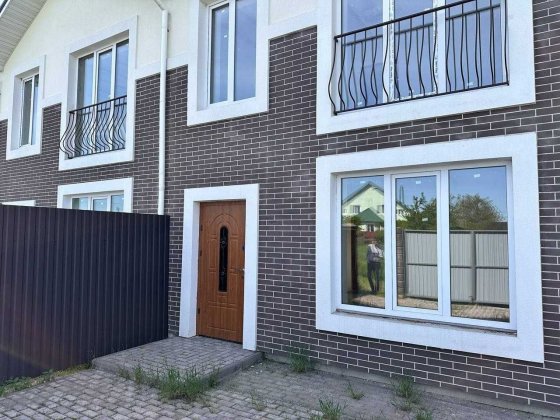 Продається таунхаус 90 м² на земельній ділянці 1,54 сотки з газом Гостомель