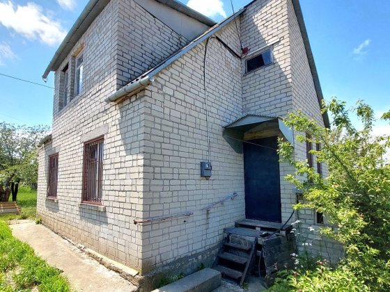 Продам  крепкий дом в пригороде Черноморска Чорноморськ