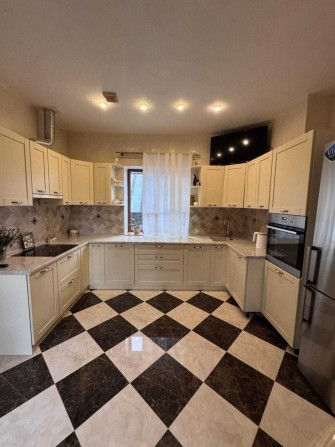 Будинок з ремонтом в Гостомелі Цоколь Камін Газ Центр міста - фото 1