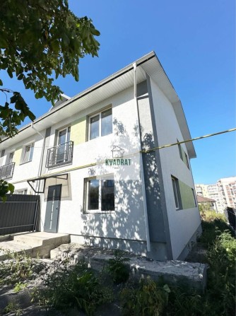 Продам сучасний таунхаус із власною земельною ділянкою на мікрорайоні - фото 1