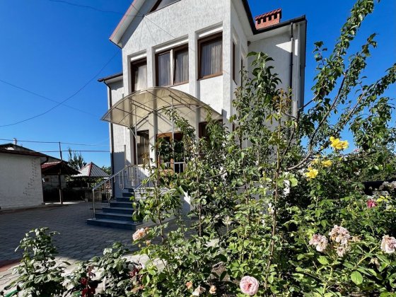 Двоповерховий будинок по Коріатовичів торг Кам'янець-Подільський