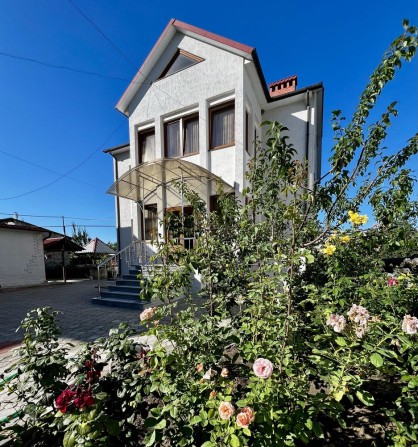 Двоповерховий будинок по Коріатовичів торг - фото 1