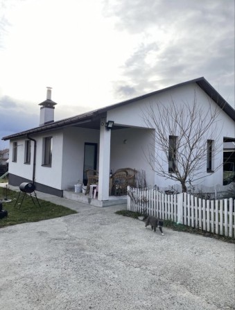 Будинок 95 м2,Гостомель, 5.6 сотки МІНІМАЛЬНЕ оформлення - фото 1