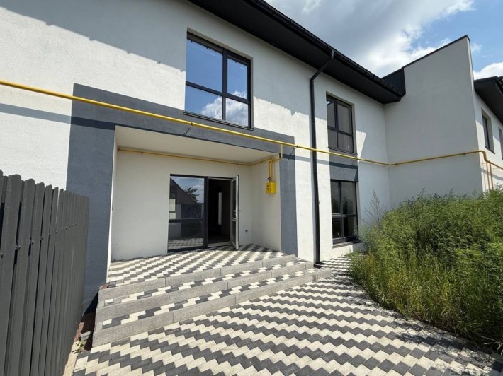 Таунхаус з крутим плауванням - фото 1