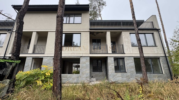 Ділянка з коробкою таунхаусів на 4 секції. Заведені комунікації - фото 1