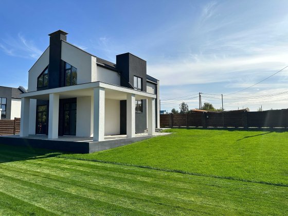 Будинок із власним виходом до озера Гостомель