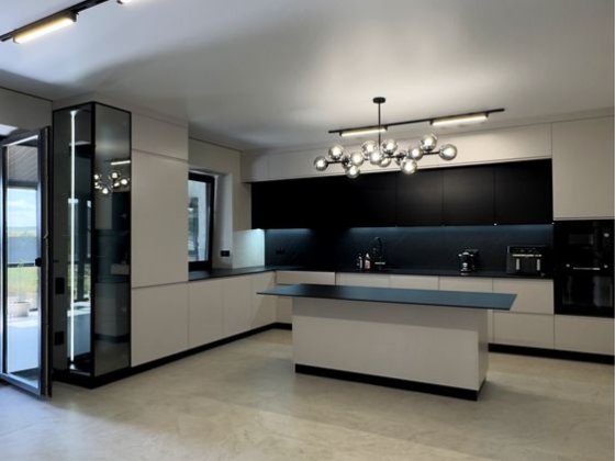 Сучасний будинок з ремонтом (з меблями) Кам'янець-Подільський