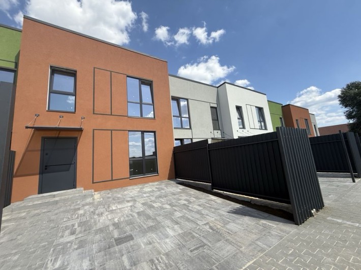 Таунхаус з газом біля Києва! Вигідна ціна!Передній та задній двори! - фото 1