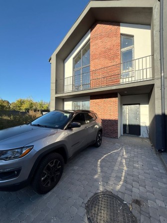 Кутовий Таун біля озера сел. Гостомель Scandi house - фото 1