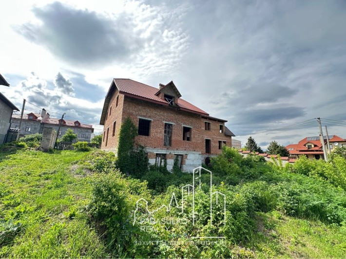 Продам просторий будинок в ексклюзивному місці! - фото 1