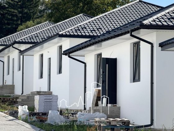 Новенький будиночок в затишному містечку Кам'янець-Подільський