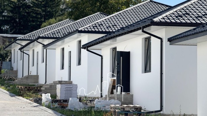 Новенький будиночок в затишному містечку - фото 1