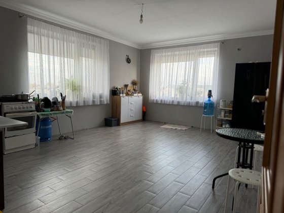 Продаж половини будинку з ремонтом в гарному районі Ковель