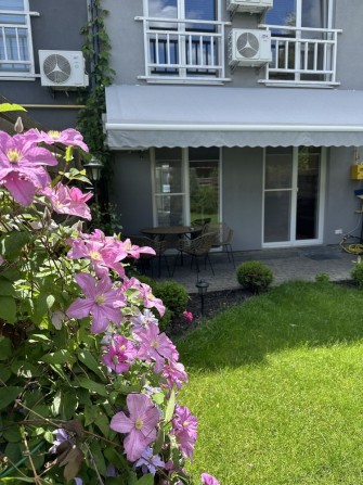 Таунхаус з якісним ремонтом, поруч з озером. 137 000$ - фото 1