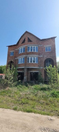 Продається великий будинок в центрі міста. - фото 1