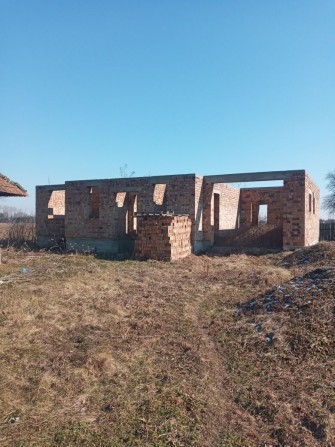 Будинок та не завершене будівництво - фото 1