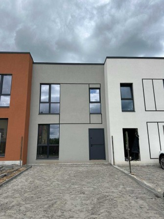 Готовий великий таун, 3 кімн., з чистовим оздобленням! Є балкон. ГАЗ. - фото 1