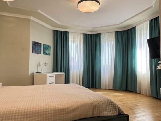 Продам будинок з якісним ремонтом біля озера Гостомель