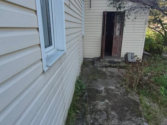 Продам 1/2 будинку ,р-н Залізничної лікарні Коростень