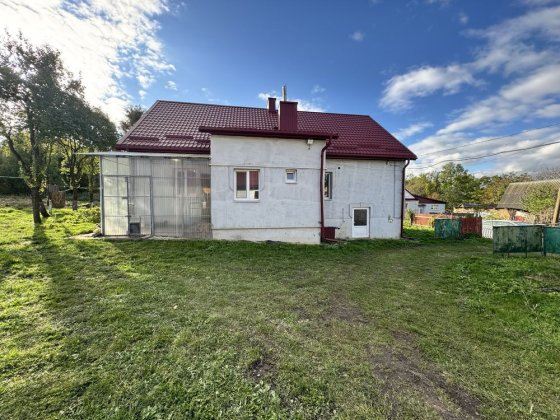 Будинок з новим ремонтом і технікою, великою ділянкою в м.Кременець Те Кременець
