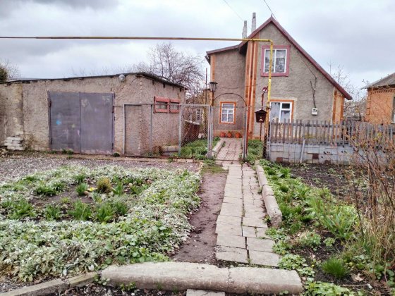 Продам будинок під капітальний ремонт Лозова