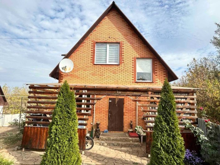 Продам 2х этажный дом в Люботине постройки 2015г. - фото 1