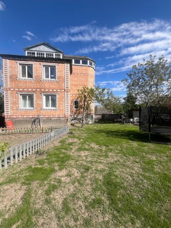 Продам будинок по вул. Південно-Кільцева з меблями - фото 1