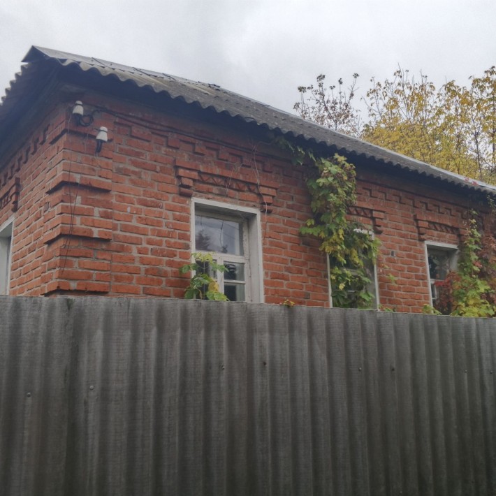 Продаю кирпичный дом в живописном р-не возле г.Мерефа выход в лес - фото 1