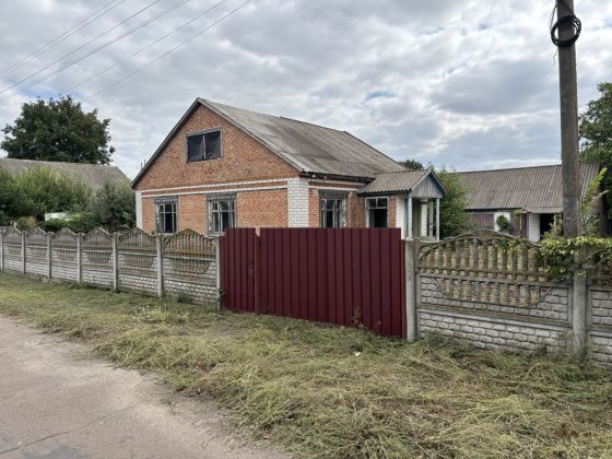 Продам бадинок з господарчими спорудами в селі Петрівці Миргород