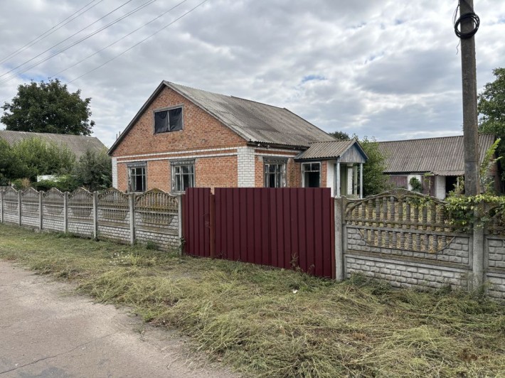 Продам бадинок з господарчими спорудами в селі Петрівці - фото 1