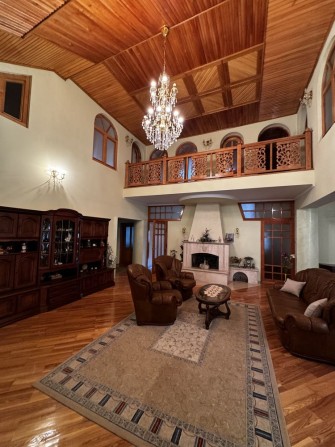 Продається триповерховий будинок в м. Мукачево. - фото 1